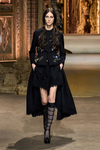 Look 32